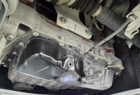 發(fā)動(dòng)機(jī)油底殼螺絲可以纏生料帶嗎？